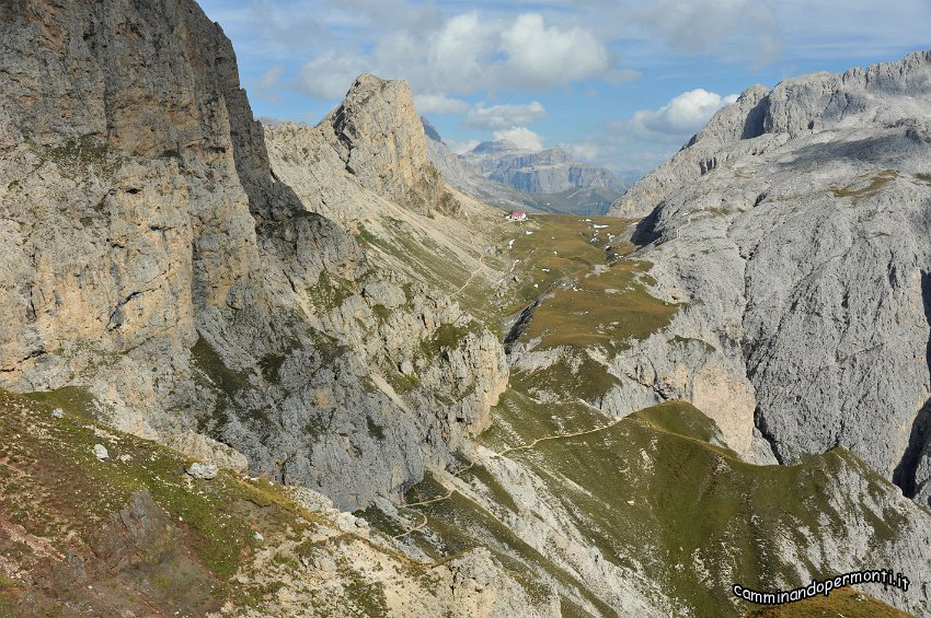 115 Veduta del sentiero che porta al Rifugio Tires.JPG